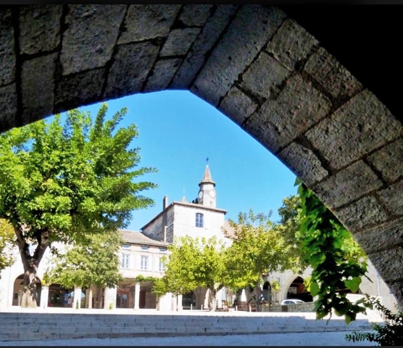 Hotel Restaurant La Dame Du Lac Monflanquin Εξωτερικό φωτογραφία