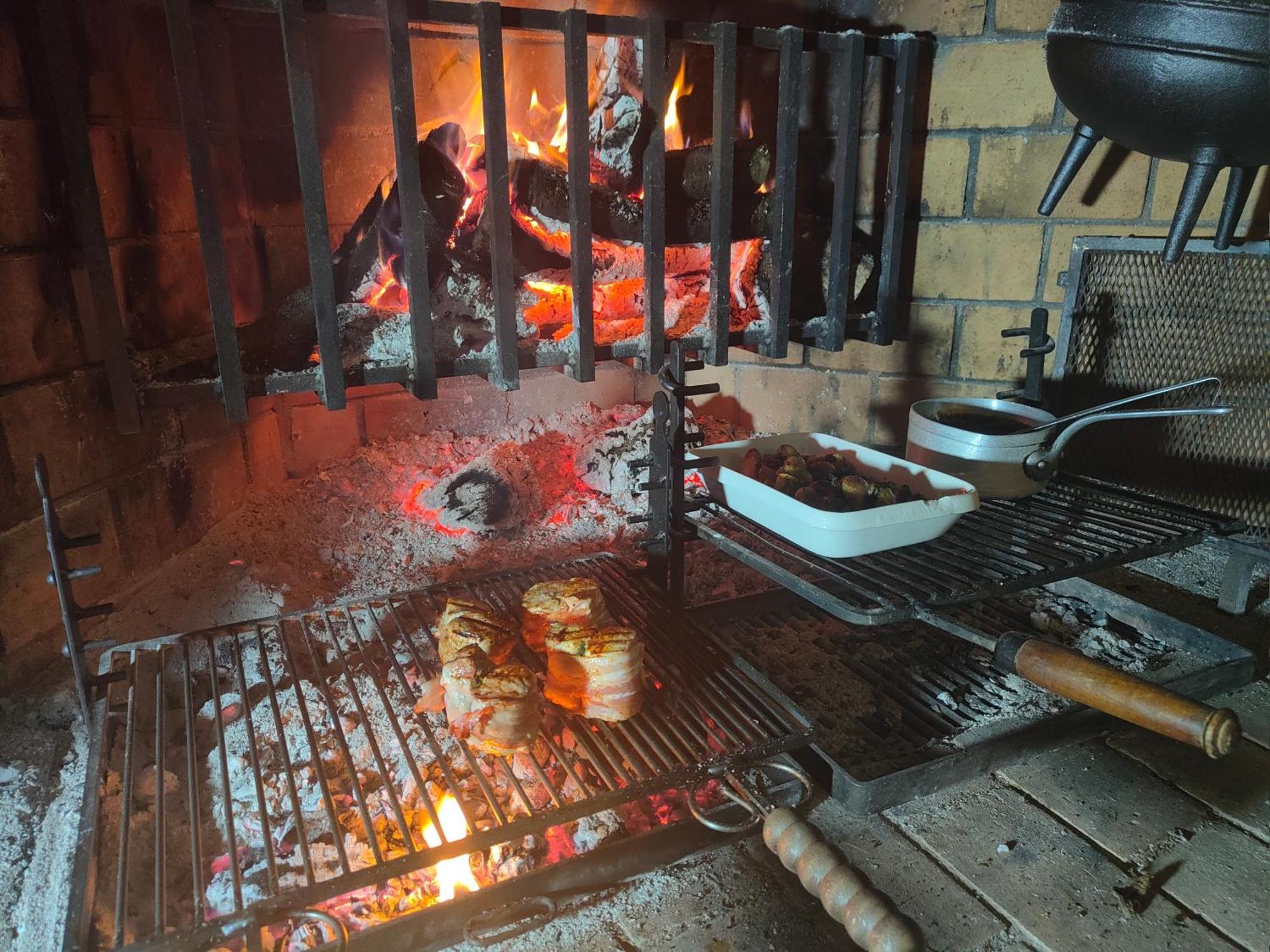 Hotel Restaurant La Dame Du Lac Monflanquin Εξωτερικό φωτογραφία